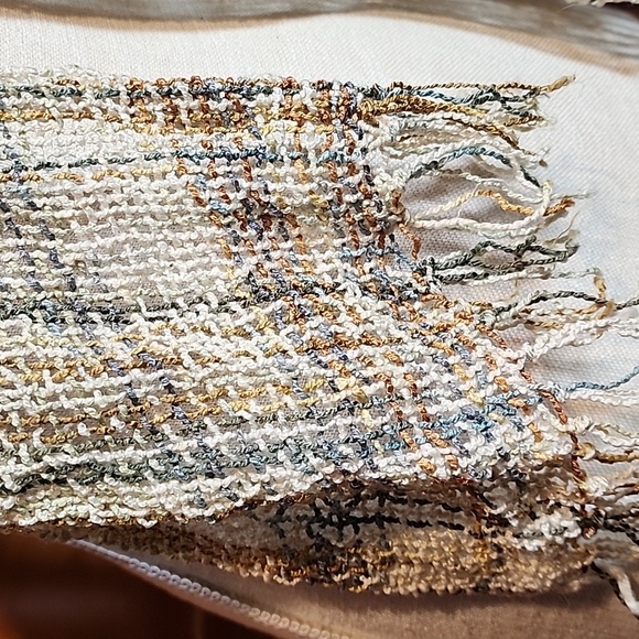 ⚡️5 For $10⚡️ Vintage loose knit rayon scarf by Index - Picture 2 of 4